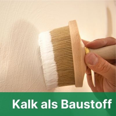 Kalkfarbe mit Bürste streichen